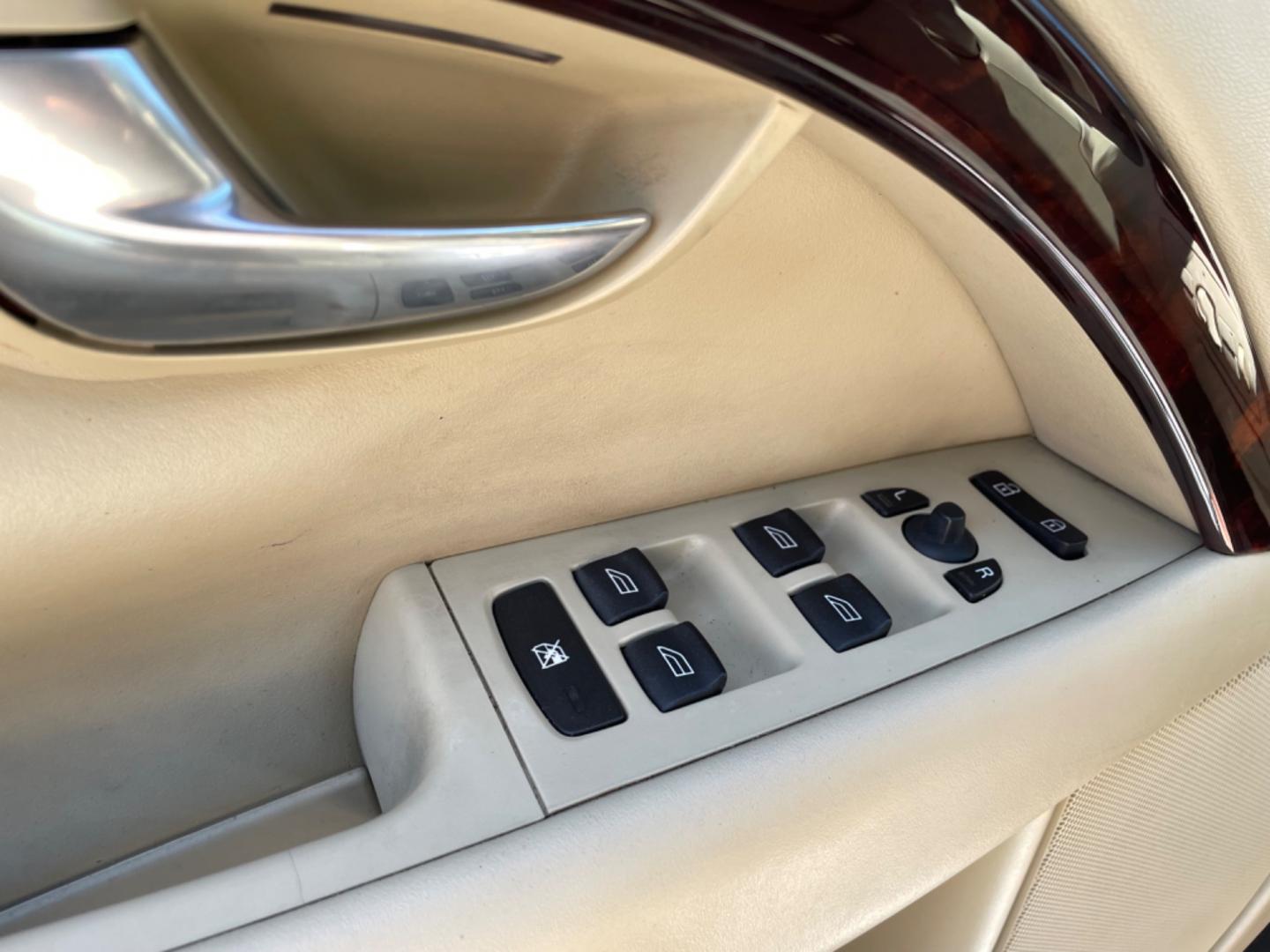 2007 WHITE VOLVO S80 3.2 (YV1AS982X71) with an 3.2L engine, Automatic transmission, located at 5103 Dorchester Rd., Charleston, SC, 29418-5607, (843) 767-1122, 36.245171, -115.228050 - Clean CarFax (no accidents reported!) Comfortable & Spacious interior with Leather, Sunroof, CD/AUX/AM/FM, Dual Climate Control, Power Everything (windows, locks, seats, mirrors), Heated Seats, Push Button Start, Keyless Entry, Alloy Wheels. Local Trade-in!! 129k miles Located at New Life Auto Sale - Photo#18